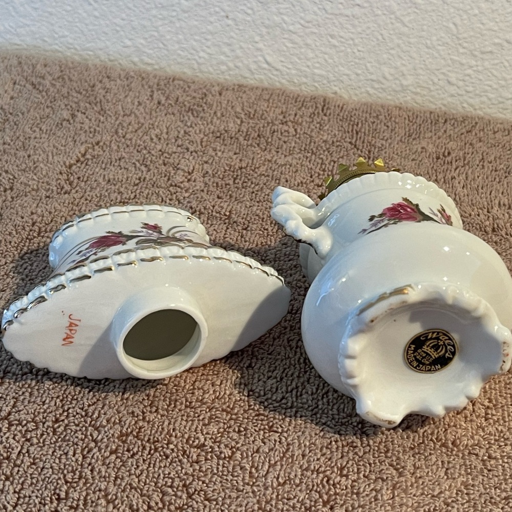 Vintage Small Porcelain Oil Lamp with a Floral Design - Picture 10 of 11